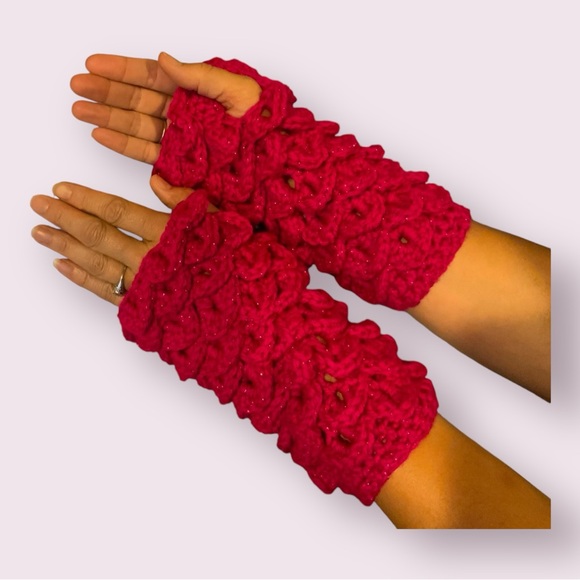 Crochet Dragon Scale Fingerless Mittens - Red Heart Metallics Fuchsia - Picture 10 of 16
